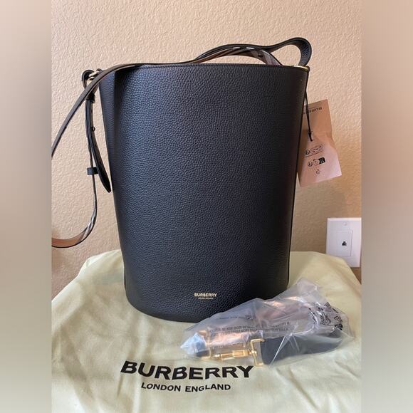 Burberry bucket bag new with tag - Picture 1 of 10